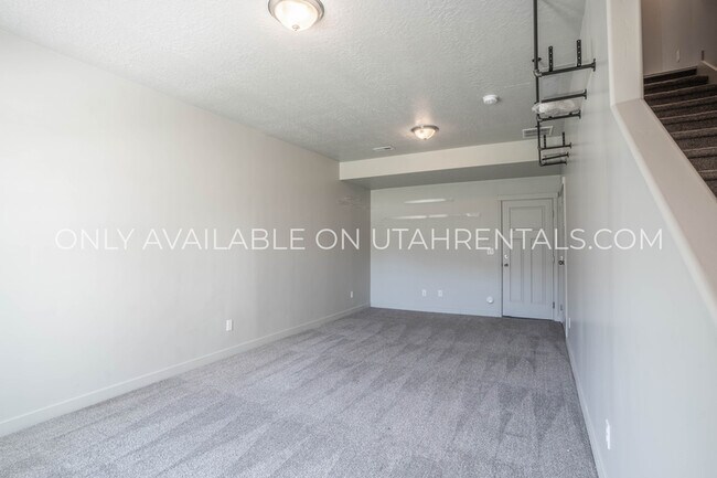 Building Photo - 662 E 355 N