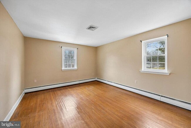 Building Photo - 76 Birch Ln