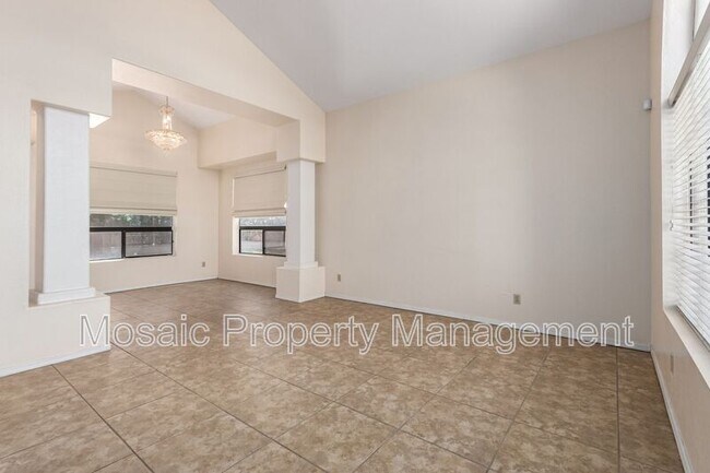 Building Photo - 1819 E Cascade Dr