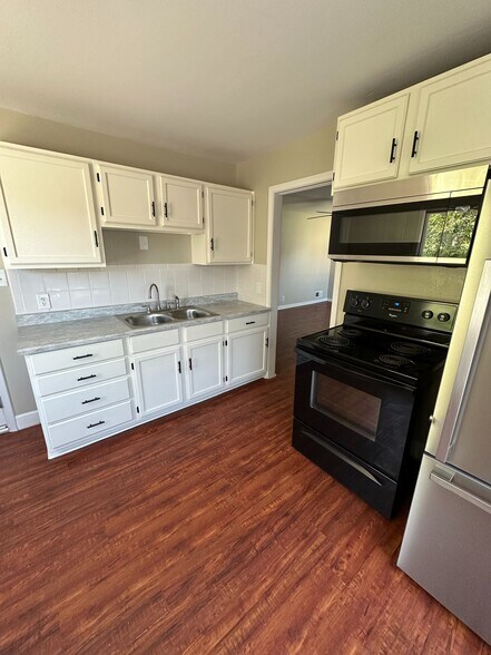 Building Photo - 1463 W Arapahoe Ave