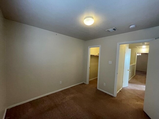 Building Photo - 1033 Christopher Ave