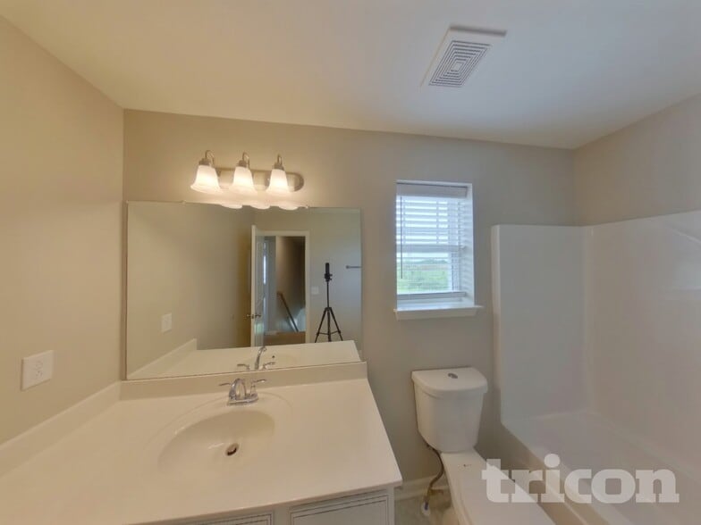 Building Photo - 2043 Shafer Dr