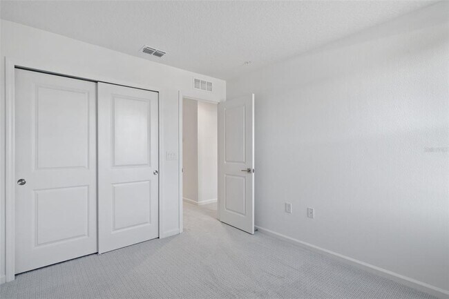 Building Photo - 1601 Pinecliff Dr