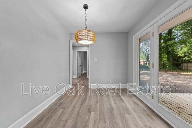 Building Photo - 1557 N Great Neck Rd
