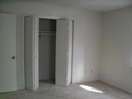 Building Photo - 424 N Linwood Ave
