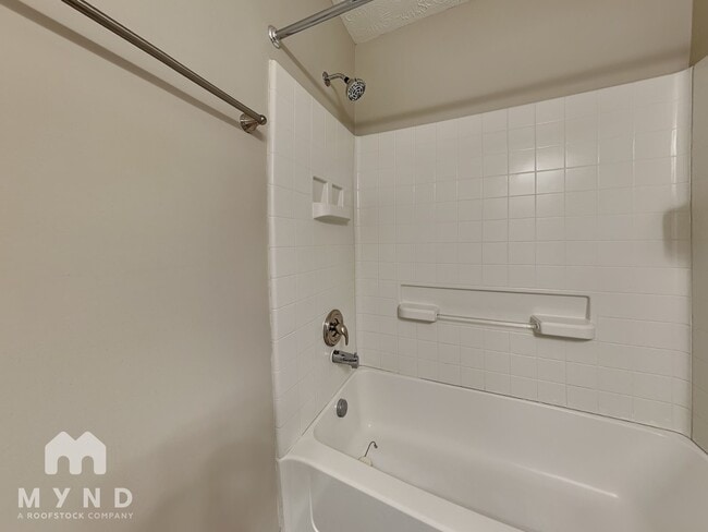 Building Photo - 2838 Creekbend Dr