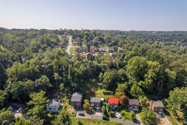 Building Photo - AVAILABLE OCT 1ST!! RENOVATED 3-BEDROOM PENN HILLS!!