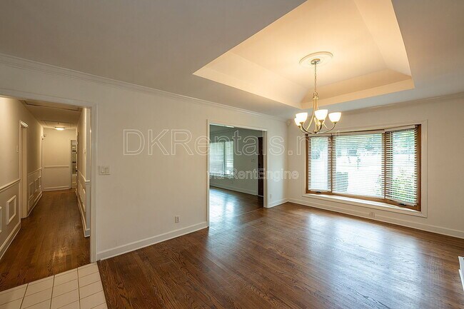 Building Photo - 245 Brook Dr
