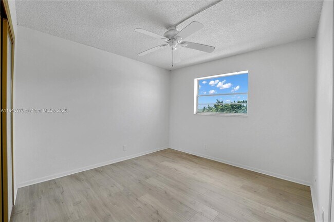 Building Photo - 2145 Pierce St