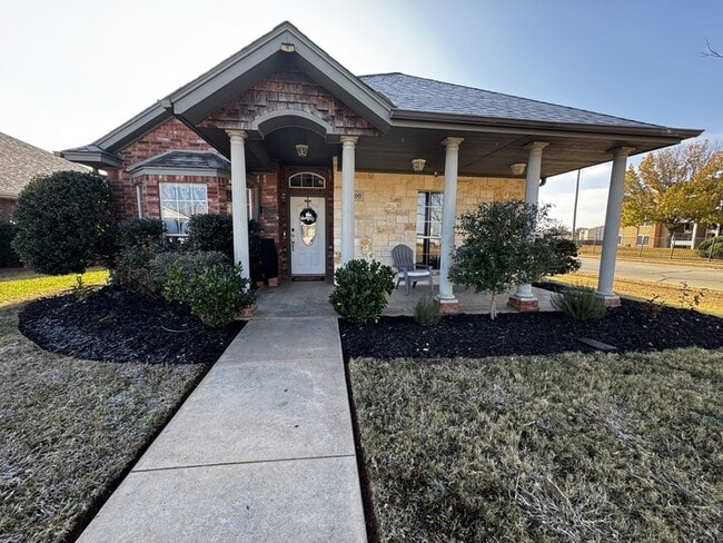 Building Photo - 5400 Flo Dr