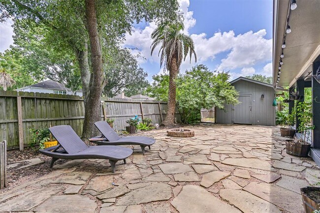 Building Photo - 1801 Vaquero