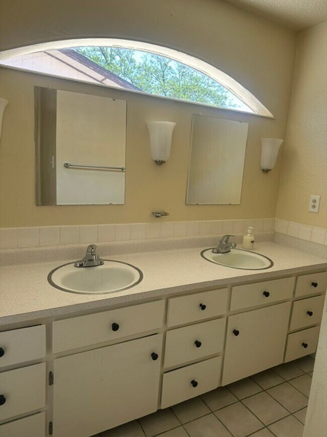 Building Photo - Beautiful 2 bed 1 bath in Rio Rancho