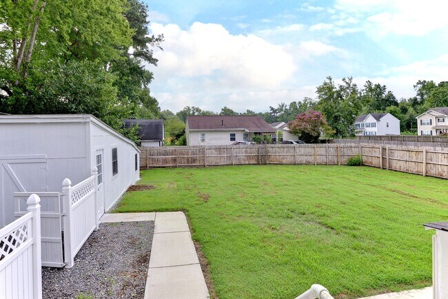 Building Photo - 606 Yorktown Rd