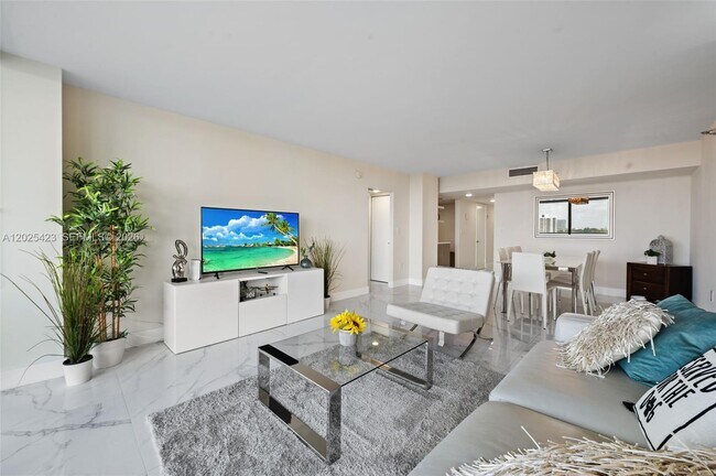 Building Photo - 20505 E Country Club Dr