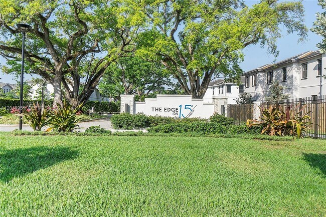 Building Photo - 1541 SW 28th St