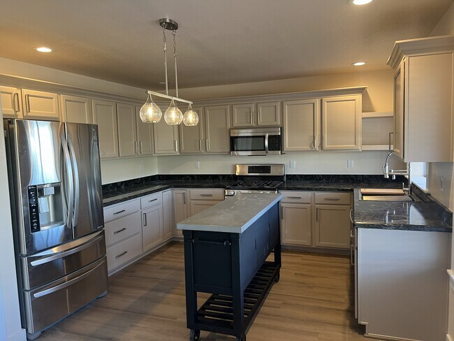 Building Photo - 9130 N Safflower Ln