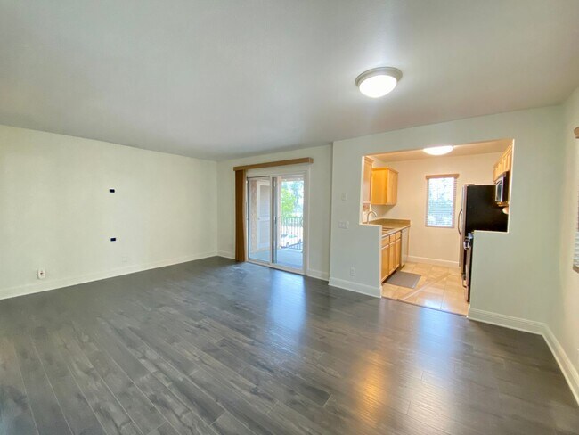 Building Photo - Spacious Two Bedroom featuring Ensuite Bathrooms! TWO ASSIGNED PARKING SPACES! Air Conditioning I...