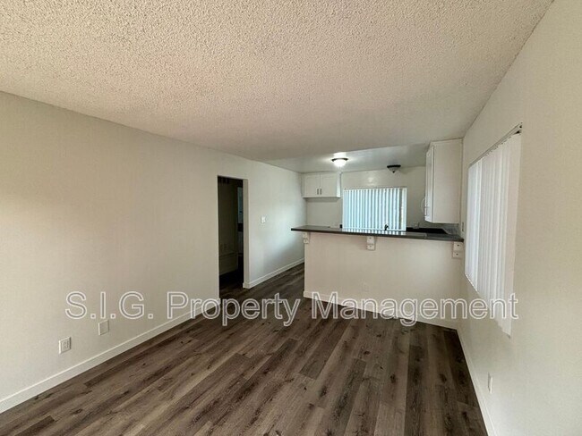Building Photo - 10560 Sherman Grove