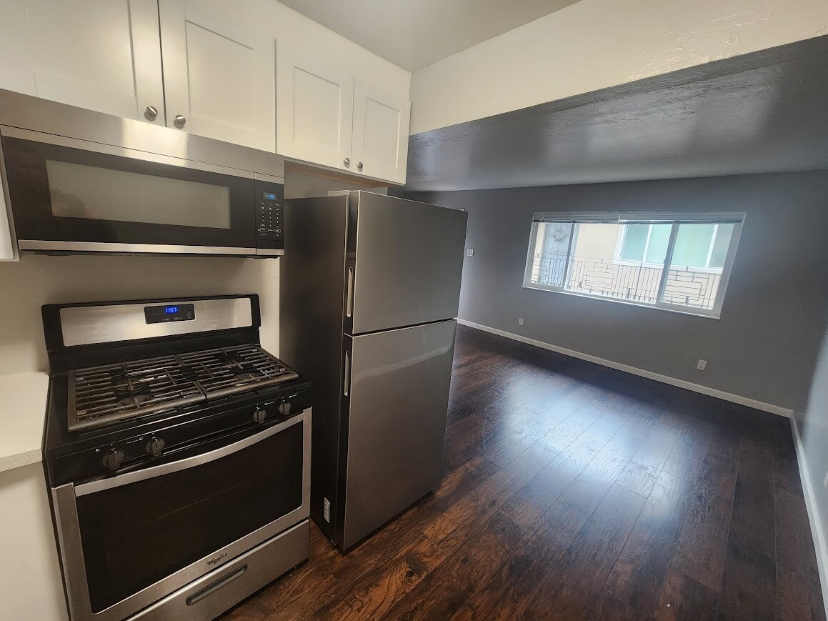 Building Photo - 1648 Russell St