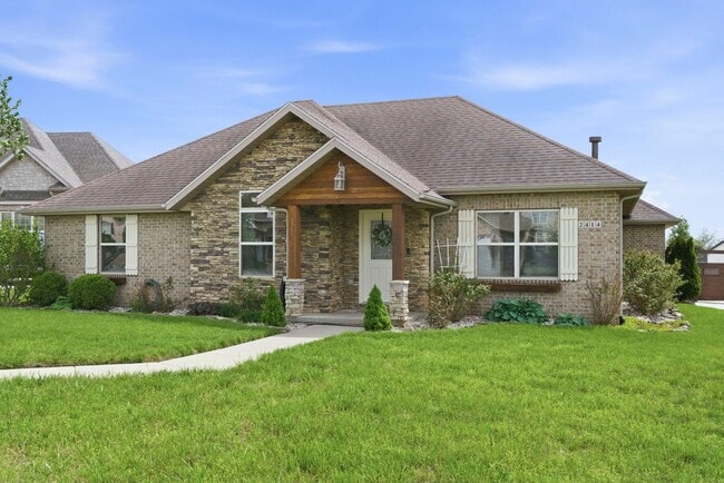 Building Photo - 3 Bedroom | 2 Bathroom | 2 Car Garage| Ozark MO | Fireplace | Separate Green House/Office | Fence...