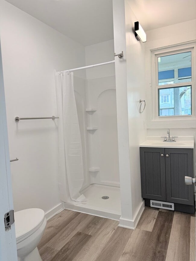 Building Photo - 1701 E Ganson St