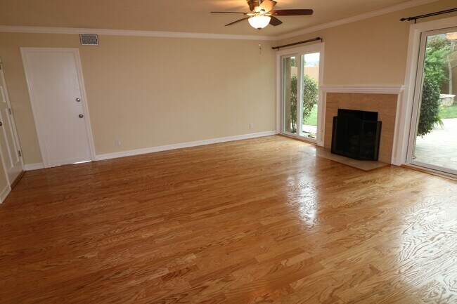 Building Photo - Charming home in West Hills adjacent neighborhood!