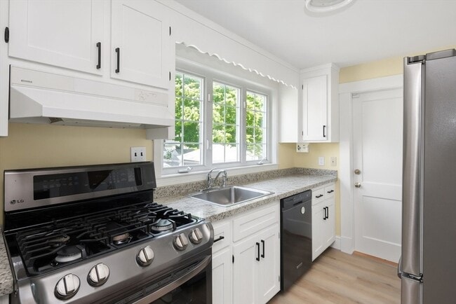 Building Photo - 204 Walpole St