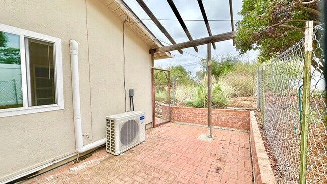 Building Photo - Lovely & Freshly Updated, Remodeled, Paint...