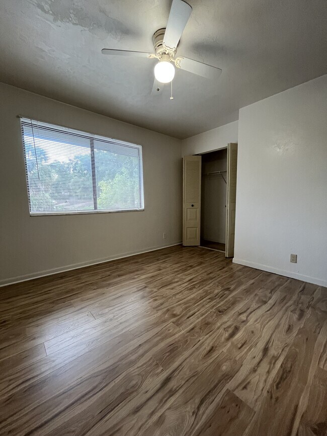 Building Photo - 2560 SW 31st Pl