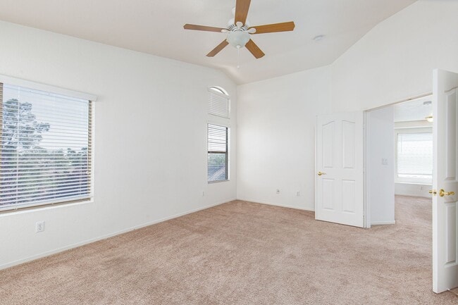 Building Photo - Great 5 Bedroom Home in Summerlin