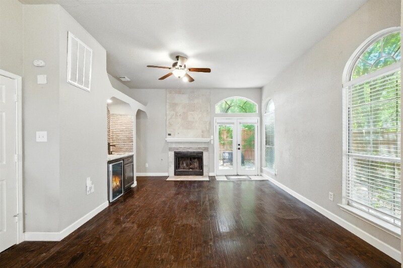 Building Photo - 9128 Cumberland Dr