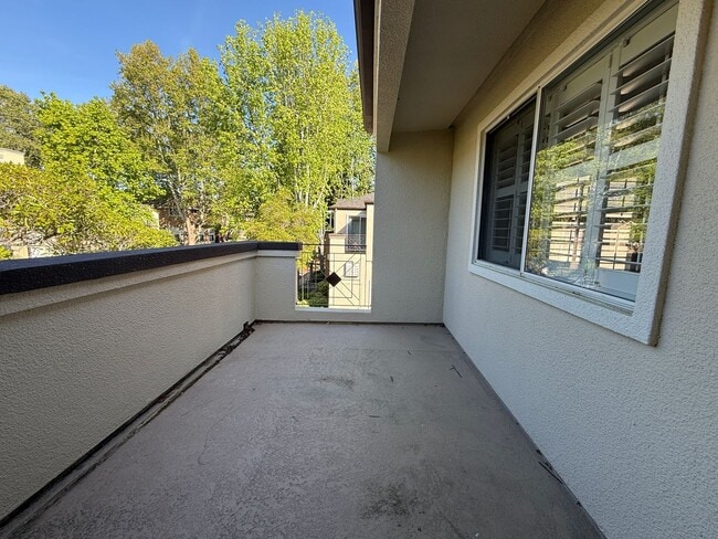 Building Photo - Bright Updated 1 Bedroom 1 Bath Condo in North San Jose