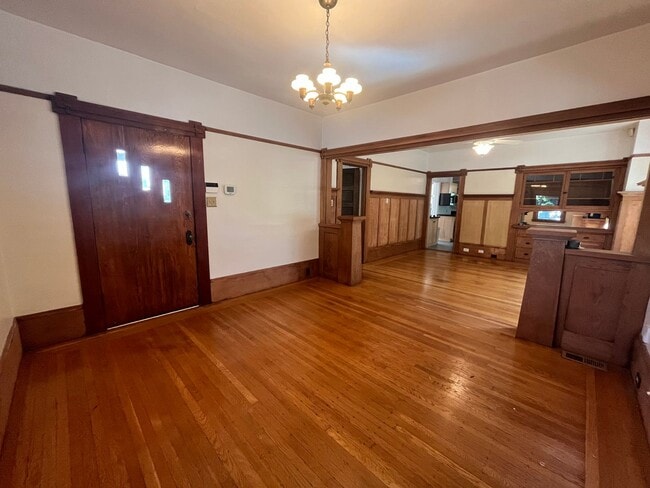 Building Photo - Beautiful 2bed 1bath home in Downtown Sacramento