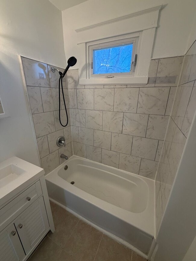 Building Photo - Beautifully Renovated 4bdrm/1.5bth Home Located in Richmond's Northside!!