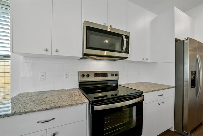 Building Photo - 13315 Campos Dr