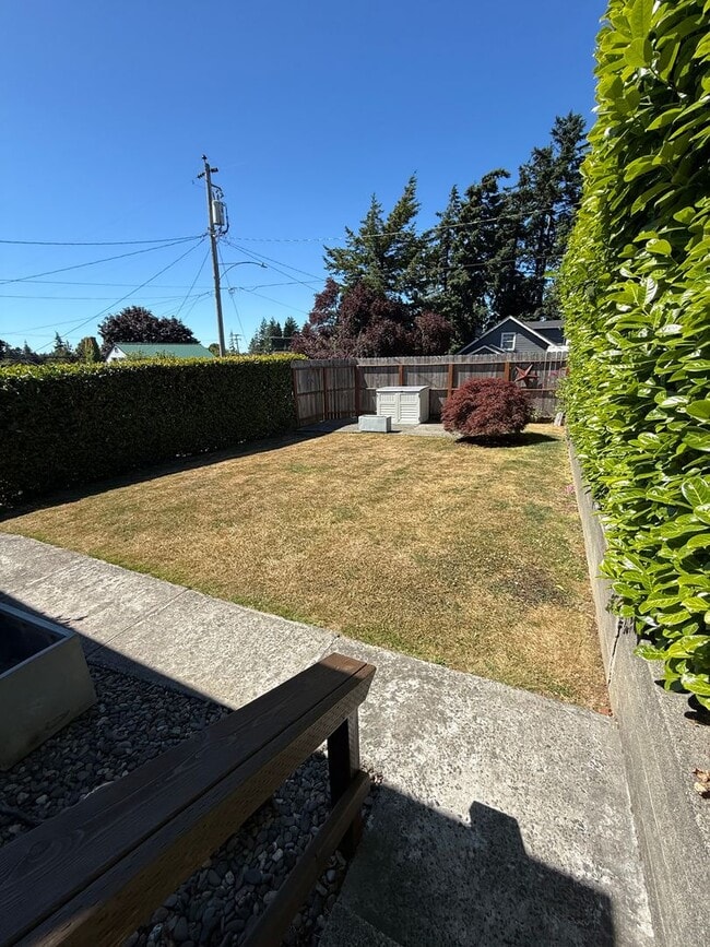 Building Photo - Newly Remodeled 3 Bed/2 Bath in North Bend