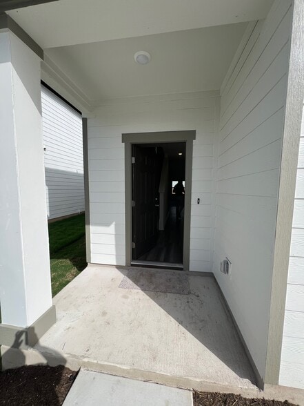Entry - 407 Estuary Dr