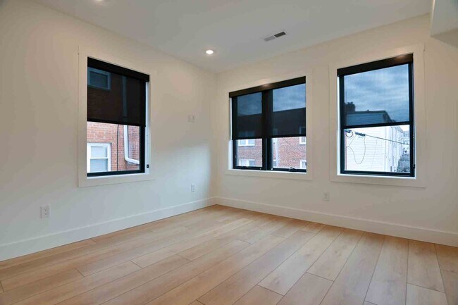 Building Photo - 2639 4th St NE