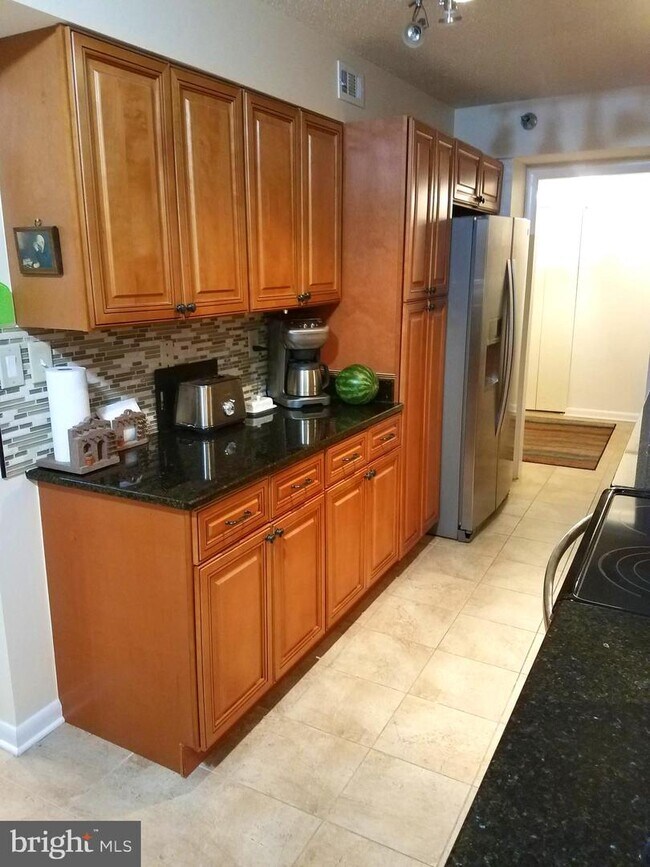 Building Photo - 1808 Old Meadow Rd