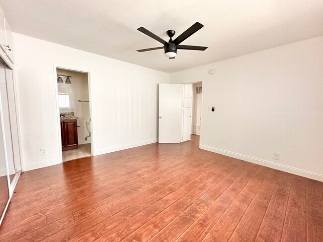 Building Photo - 6025 Whitsett Ave