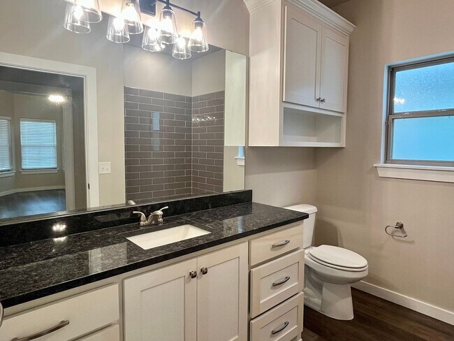 Building Photo - Beautiful 2 Bed 2 Bath!