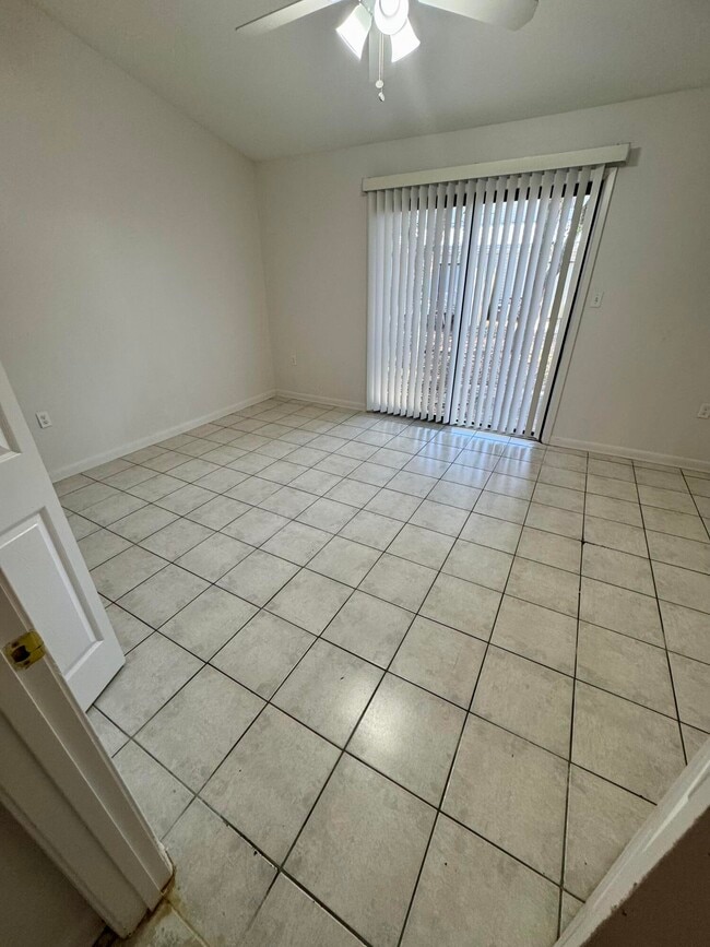 Building Photo - 129 SE Scottwood Dr