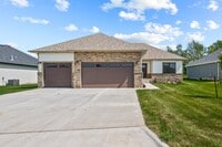 Building Photo - Luxury Rental!