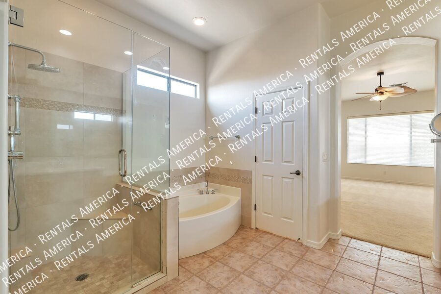 Building Photo - 13135 N Kenosha Bluff Dr