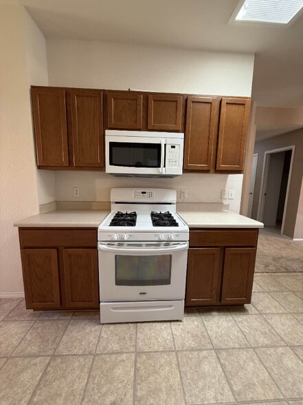 Building Photo - 203 Brooke St