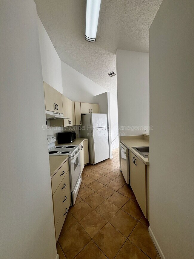 Building Photo - 2504 Woodgate Blvd