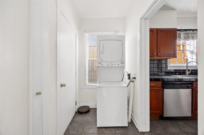 Building Photo - 3014 Prospect St