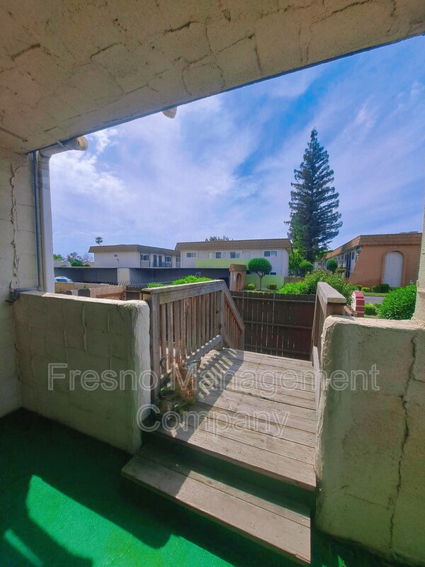 Building Photo - 4919 N Millbrook Ave