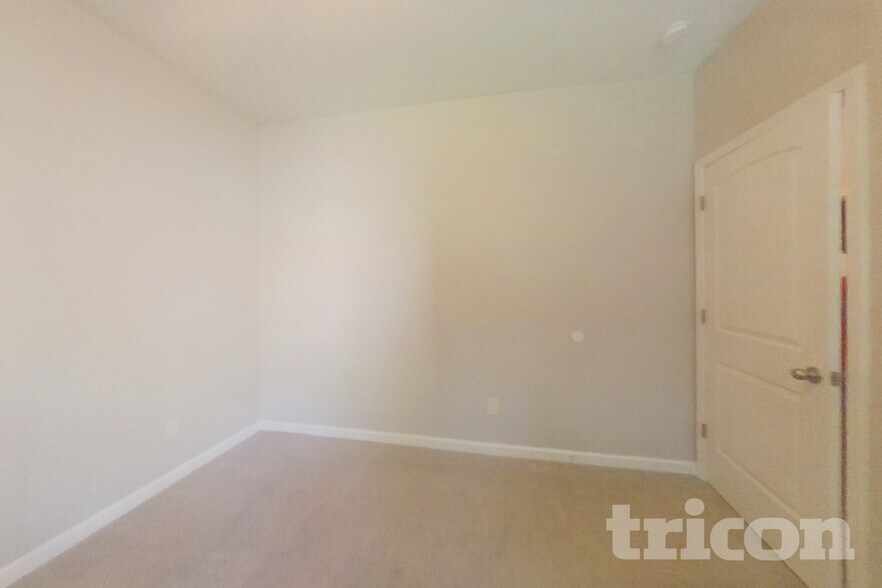 Building Photo - 474 Lake Ridge Ln
