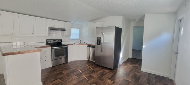 Building Photo - Ready to Move in